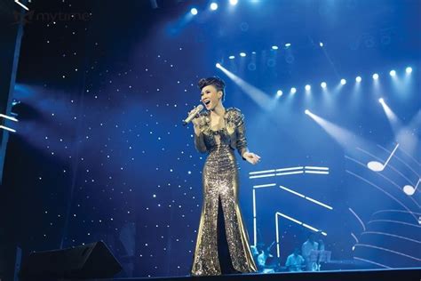 We Want Win: Unveiling the Enigma of Vietnamese Pop Star Winnie Ngo's Surprise Concert!